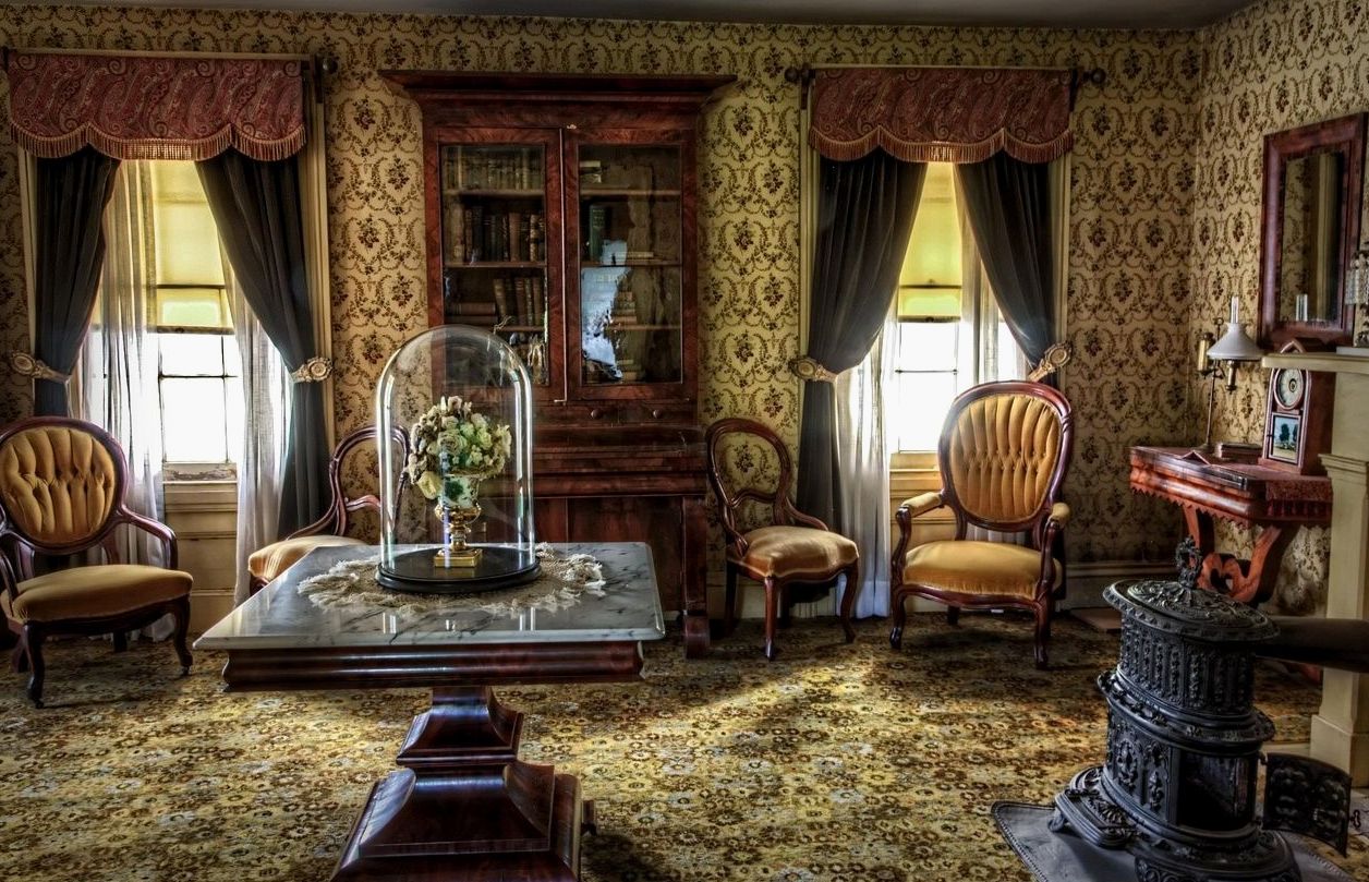 Heritage lounge preserved from the original manor at Onnensade